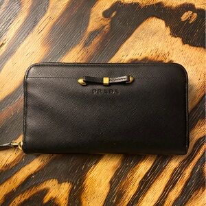 Authentic BEAUTIFUL PRADA Vintage Saffiano Leather Long Wallet Purse WITH Box